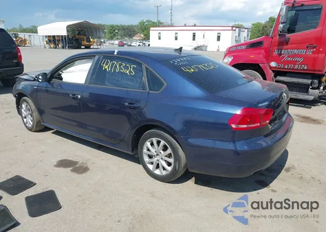 2015 Volkswagen Passat 1.8T Wolfsburg Edition z USA, uszkodzony, nr VIN 1VWAT7A30FC002333